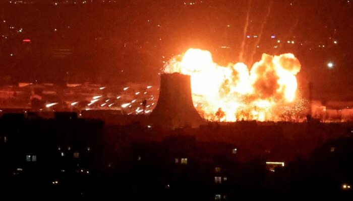 Trump Marah Israel Bombardir Depot Minyak Iran, Khawatir Harga Energi Dunia Meledak