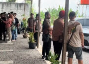 Viral! Akses Warung Nonhalal di Sukoharjo Ditutup Tanah, Warga Pasang Spanduk Penolakan—Ini Klarifikasi Kades