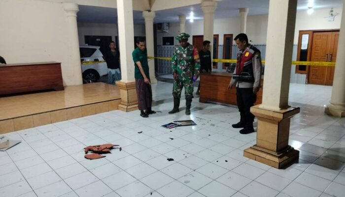 Balai Desa Pasrepan Dirusak OTK, Foto Presiden-Wapres Dihancurkan dan Bendera Merah Putih Disobek