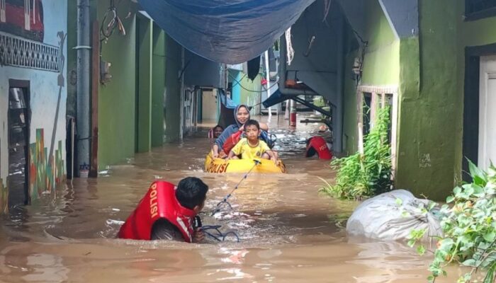 Banjir Jakarta Timur Capai 1,8 Meter! 20 RT Terendam, Ribuan Warga Terdampak Sejak Dini Hari