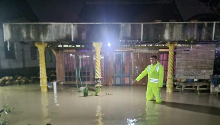 Banjir Melanda Grobogan: Ratusan Rumah Terendam Akibat Luapan Sungai, Warga Dievakuasi