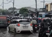Banjir Rob Lumpuhkan Margomulyo Surabaya, Kemacetan Parah Mengular hingga Exit Tol Kalianak