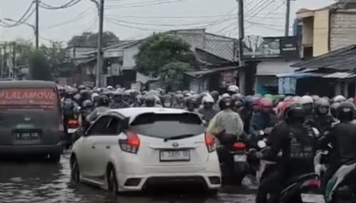 Banjir Rob Lumpuhkan Margomulyo Surabaya, Kemacetan Parah Mengular hingga Exit Tol Kalianak
