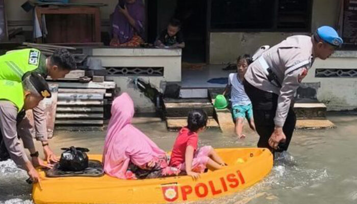 Banjir Solo Hari Ini: 9 Kelurahan Terendam, Air Capai 1,2 Meter, Warga Mengungsi ke Masjid