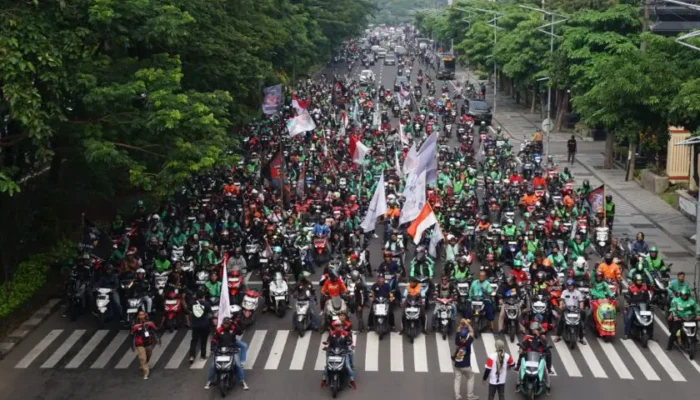 Besok 2.000 Driver Ojol Turun ke Jalan di Surabaya, Ini Rute Aksi & Dampak Kemacetan yang Harus Diwaspadai