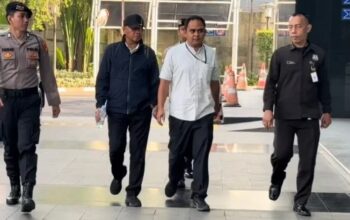 Bupati Tulungagung, Gato Sunu Wibowo saat tiba digedung Merah Putih KPK Sabtu (11/4)