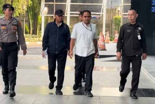 Bupati Tulungagung, Gato Sunu Wibowo saat tiba digedung Merah Putih KPK Sabtu (11/4)