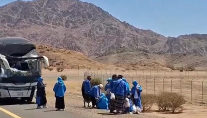Bus Jemaah Haji Probolinggo Kecelakaan di Jabal Magnet Madinah, 5 Luka Ringan—Kemenag Imbau Keluarga Tenang