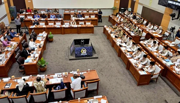 DPR Soroti Koper Haji Jadi “Permainan”, Garuda Disinggung! Biaya Penerbangan 2026 Naik Rp1,77 Triliun