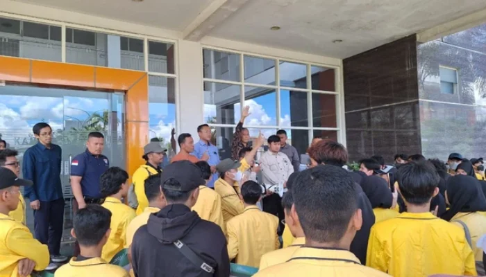Demo Mahasiswa ITICM Sidoarjo Meledak! Kuliah Lumpuh 5 Bulan, Gaji Dosen Diduga Mandek