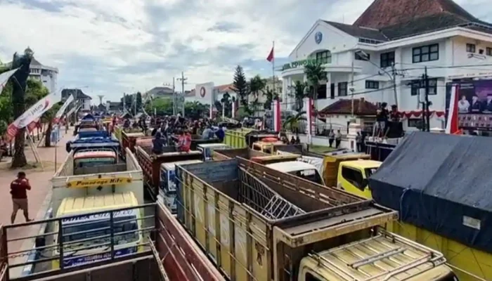Demo Sopir Truk di Surabaya Memanas! Protes Barcode MyPertamina & Kuota Solar, Distribusi Terancam