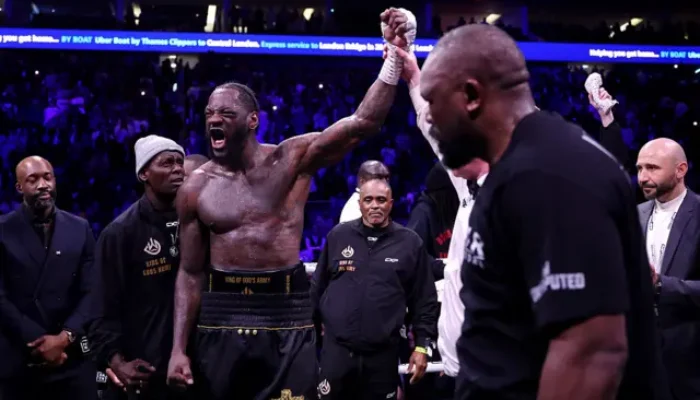 Deontay Wilder Tumbangkan Derek Chisora via Split Decision, Duel Sengit 12 Ronde di O2 Arena