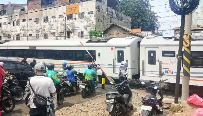 Usai Kecelakaan Maut, Dishub Bekasi Pasang Sistem Sirine di Perlintasan KA, Bunyi 500 Meter Sebelum Kereta Lewat