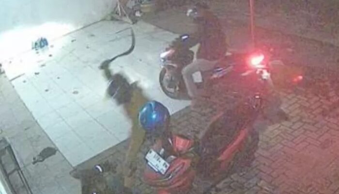 Sadis! Driver Ojol di Probolinggo Dibacok Begal Bercelurit Usai Antar Penumpang, Motor Raib