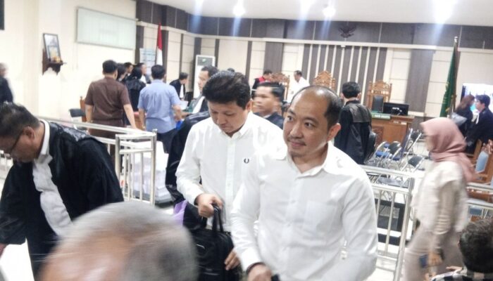 Duo Bos Sritex Dituntut 16 Tahun Penjara, Kasus Kredit Rp1,35 Triliun Seret Tiga Terdakwa