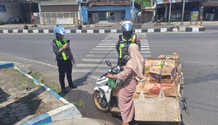 E-TLE Handheld Resmi Diterapkan di Pasuruan, 212 Pelanggar Terekam: Tilang Kini Lebih Cepat & Transparan!