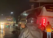 Bus Harapan Jaya Tabrak Truk Gandeng di Tulungagung, Diduga Salip Marka Utuh—Semua Penumpang Selamat!