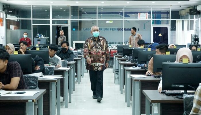 Hari Pertama UTBK SNBT di ITS: 13 Peserta Langgar Aturan, Puluhan Absen, Pengawasan Super Ketat