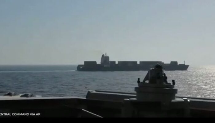 Iran Sita 2 Kapal Kargo di Selat Hormuz, Tuding Keterkaitan Israel Picu Ketegangan Global