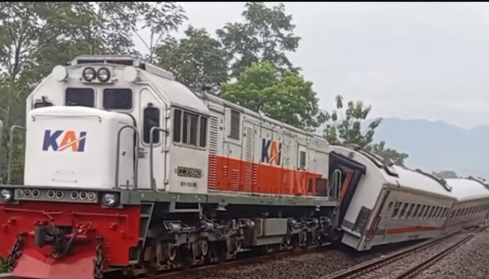 KA Bangunkarta Anjlok di Bumiayu, Penumpang Panik Batalkan Tiket: Jadwal Kacau, Informasi Minim