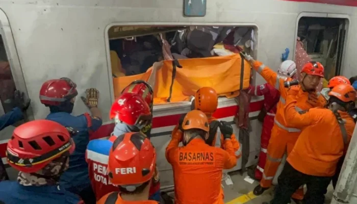 Tragedi KA Argo Bromo Anggrek Tabrak KRL di Bekasi Timur, 7 Tewas dan 45 Korban Dilarikan ke RS