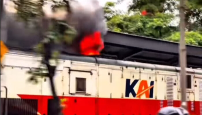 Viral Lokomotif KA Keluarkan Api di Surabaya, KAI Tegaskan Aman: Ini Penjelasan Teknisnya