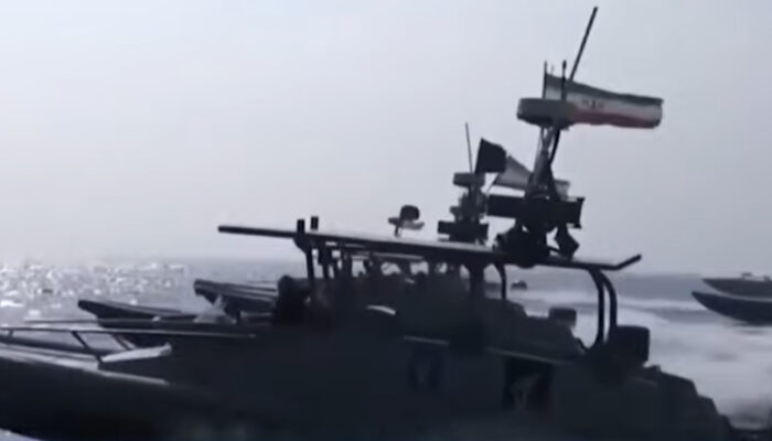 Iran Ancam Tenggelamkan Kapal AS di Selat Hormuz, Konflik Memanas: Blokade Trump Picu Krisis Energi Global