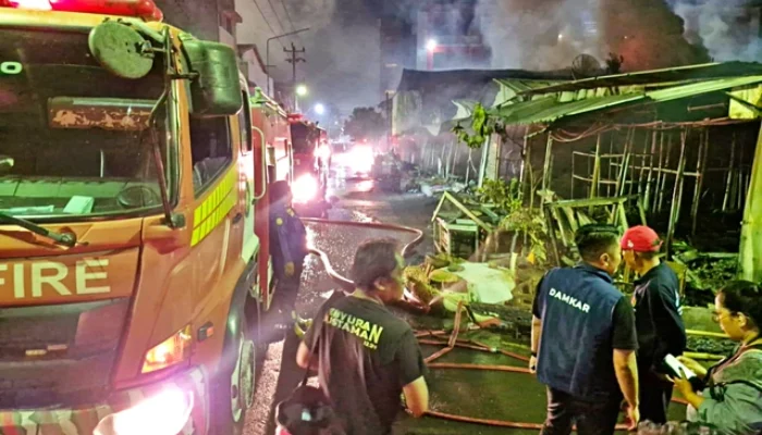 Kebakaran Hebat Pasar Kanjengan Johar Semarang, 200 Kios Ludes! Damkar Hadapi Kendala Air