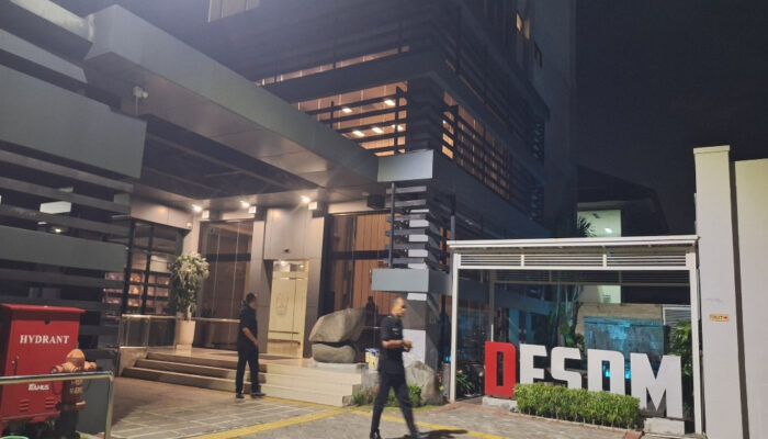 Kejati Jatim Geledah Kantor ESDM, Bongkar Dugaan Pungli Perizinan: 4 Kotak Dokumen Disita