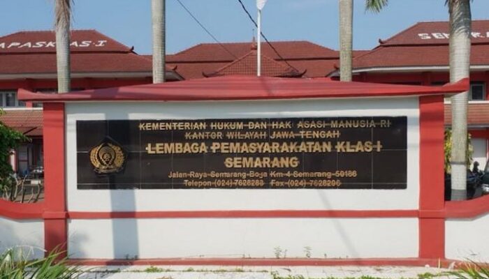 Viral! Pak Ogah Dibacok di Depan Lapas Kedungpane Semarang, Pelaku Kabur Usai Serang Korban dengan Parang