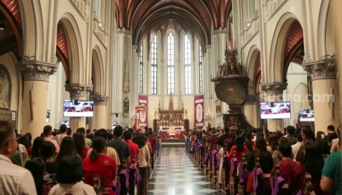 Misa Paskah Katedral Jakarta Dipenuhi Jemaat, Kardinal Serukan Pertobatan Ekologis