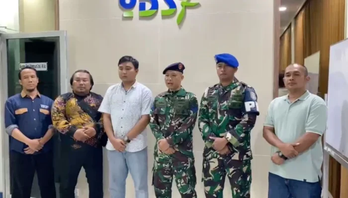 Viral! Pemotor Ngaku Anggota TNI AL Halangi Ambulans di Surabaya, Gebrak Mobil—Akhirnya Minta Maaf