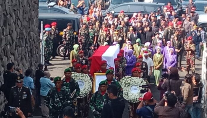 Panglima TNI Pimpin Pemakaman Mayor Zulmi di TMP Cikutra, 3 Prajurit Gugur di Lebanon Dihormati Negara