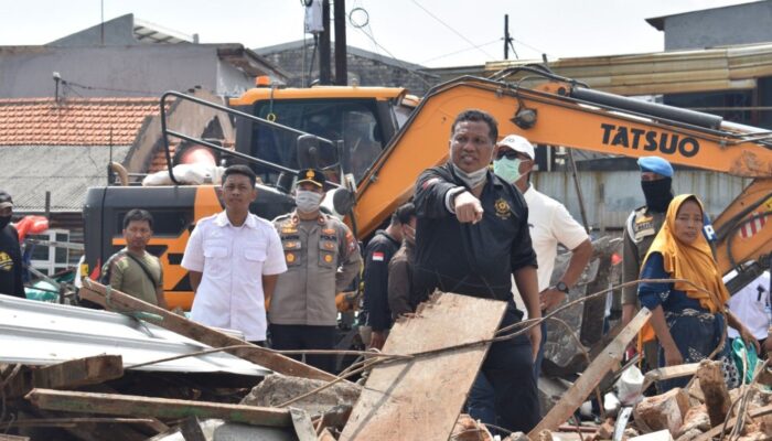 Pemkot Surabaya Tertibkan Pasar Simorejo Timur, Bangunan Liar Dibongkar, Pedagang Kooperatif