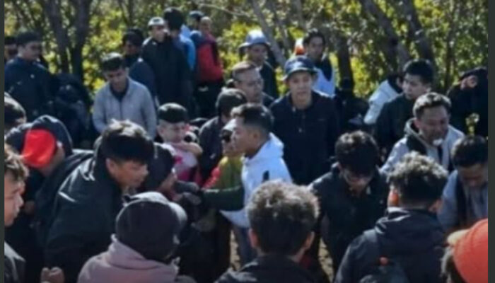 Viral! Pendaki Baku Hantam di Puncak Gunung Lawu Gara-Gara Rebutan Spot Foto, Berakhir Damai