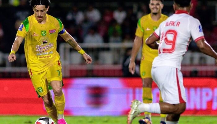 Persebaya Bungkam Malut United 2-0 di Kie Raha, Gol Raickovic-Rivera Amankan Posisi 6 Besar