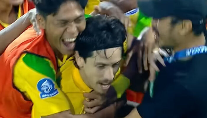 Derby Jatim Memanas! Persebaya Hancurkan Arema FC 4-0, Rekor Tak Terkalahkan Sejak 2019 Terjaga