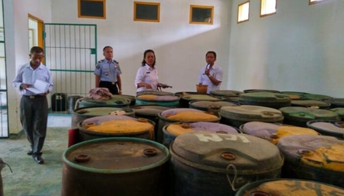 Polisi Gagalkan Penyelewengan 1.980 Liter Solar Subsidi di Pamekasan, Dua Pelaku Terancam 6 Tahun Penjara