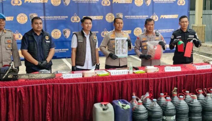 Polres Kediri Bongkar Illegal Logging & Mafia BBM Subsidi: Kayu Jati Dibabat, Pertalite Dijual Ilegal
