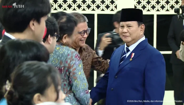 Rocky Gerung Disapa “Masih Disiden” oleh Prabowo di Istana, Momen Santai Sarat Pesan Politik