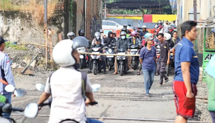 Prabowo Setujui Flyover Perlintasan KA Bekasi, Siapkan Rp4 Triliun untuk Benahi 1.800 Titik Berbahaya