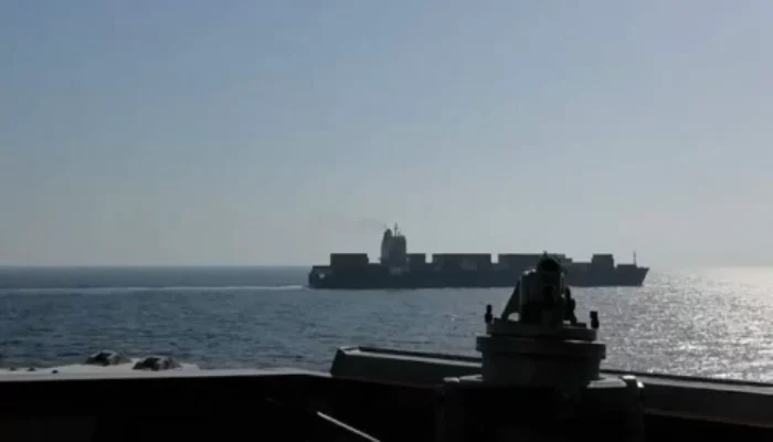 Selat Hormuz Membara! Iran Tembaki dan Sita Kapal Dagang, Jalur Minyak Dunia Terancam Lumpuh