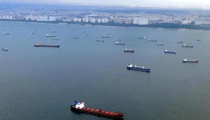 Isu Tarif Kapal di Selat Malaka Dibantah, Kemlu Tegaskan Indonesia Patuh UNCLOS dan Jaga Stabilitas Global