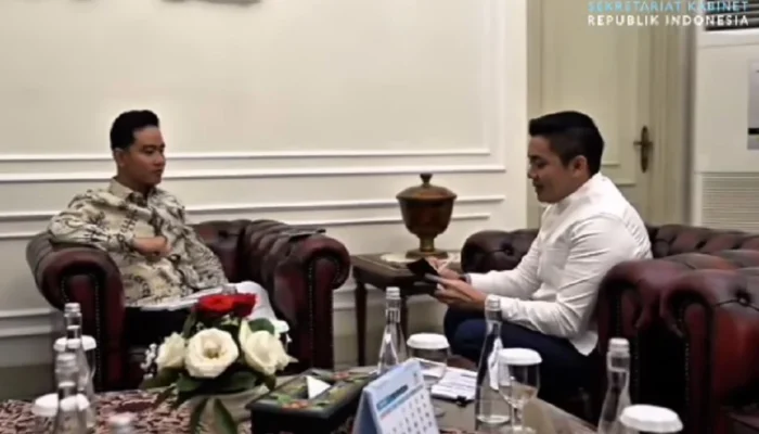 Seskab Teddy Indra Wijaya Temui Wapres Gibran Rakabuming Raka di Istana: Bahas Situasi Terkini Nasional 1,5 Jam