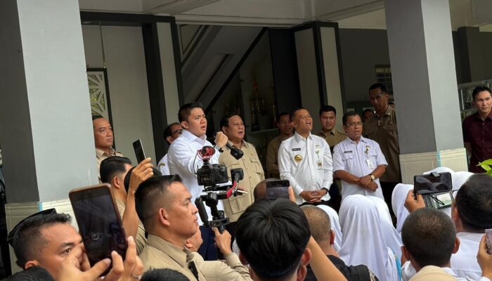 Momen Haru di Cilacap! Presiden Prabowo Ajak Siswa Nyanyi Lagu Kebangsaan, Lapangan SMAN 1 Bergema Nasionalisme