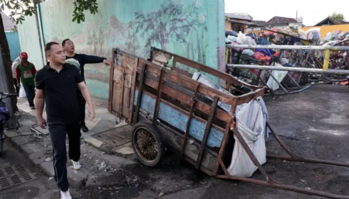 Surabaya Ubah Jadwal Angkut Sampah Jadi Malam Hari, Eri Cahyadi: Hindari Macet dan Bau