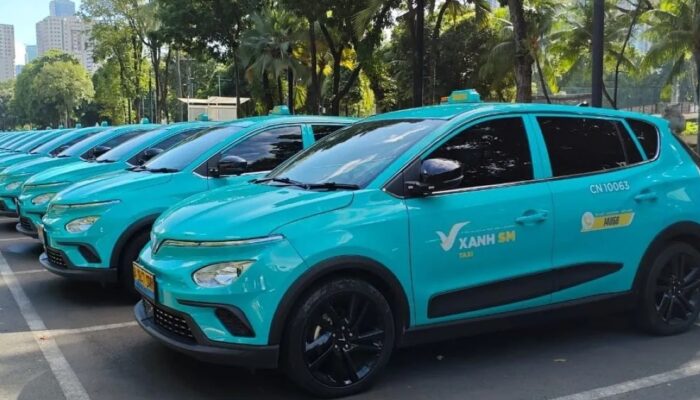 Duh! Jadi Sorotan ! Taksi Green SM Diduga Picu Tragedi Bekasi Timur! Mogok di Rel, Tabrakan Kereta Beruntun Tak Terhindarkan