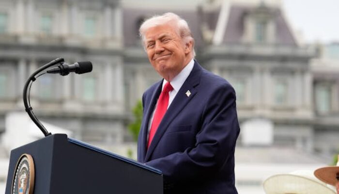 Trump Klaim Iran “Kolaps”, Minta AS Buka Selat Hormuz—Teheran Membantah, Perang Memanas Jelang Deadline Kongres