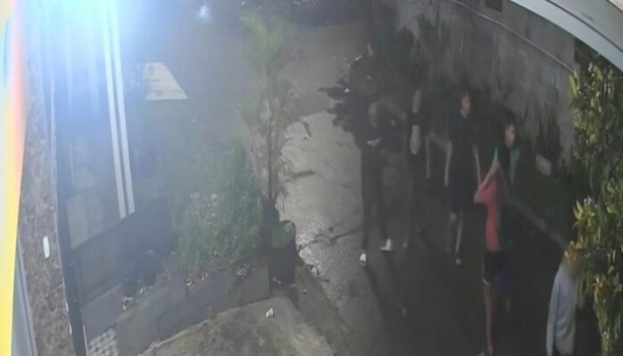 Viral! Aksi Bullying Brutal di Cimahi Terekam CCTV, Polisi Buru Pelaku dan Korban Diminta Melapor