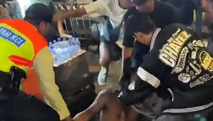 Viral Pria Diduga Preman Dipukuli di Stasiun Bogor, Polisi Turun Tangan: Diduga Sering Minta Uang Ojol